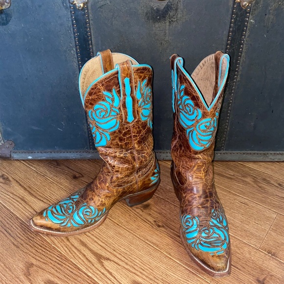 Ariat Shoes - Women’s Ariat cowboy boots